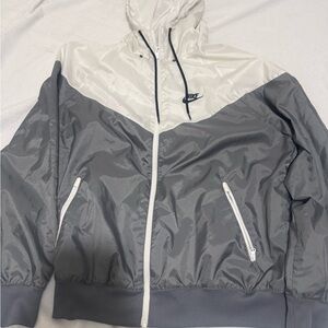 Nike Men's Two-Tone Gray and White Windbreaker